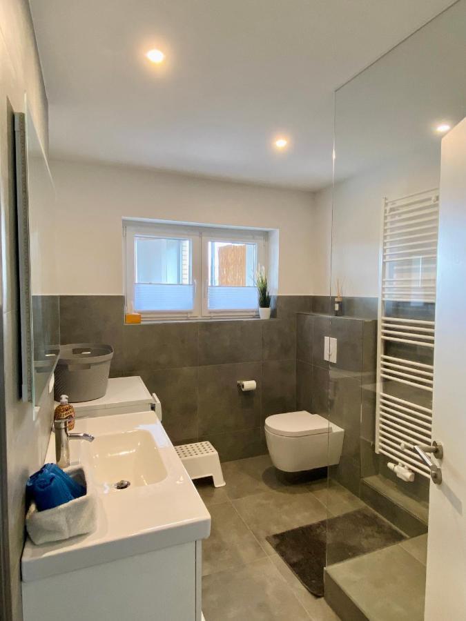 Traumhafte 115 Qm Ferienwohnung Am Steinhuder Meer, Ruhig, Komfortabel, Loggia, Parkplatz, Wifi Wunstorf Buitenkant foto