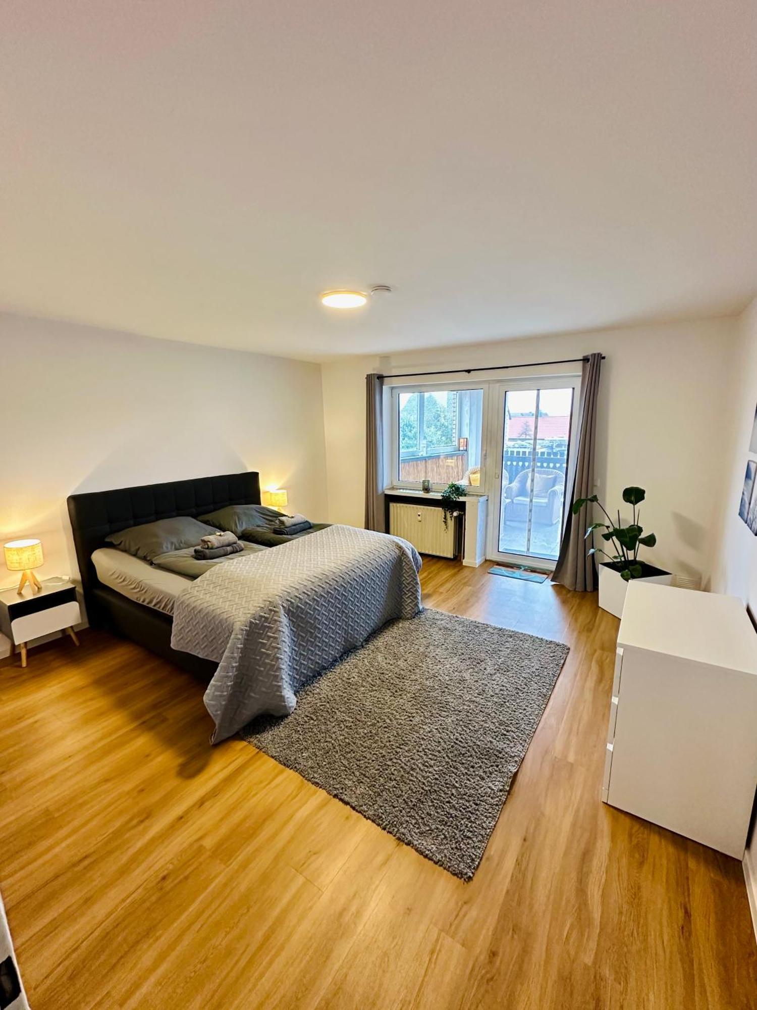 Traumhafte 115 Qm Ferienwohnung Am Steinhuder Meer, Ruhig, Komfortabel, Loggia, Parkplatz, Wifi Wunstorf Buitenkant foto