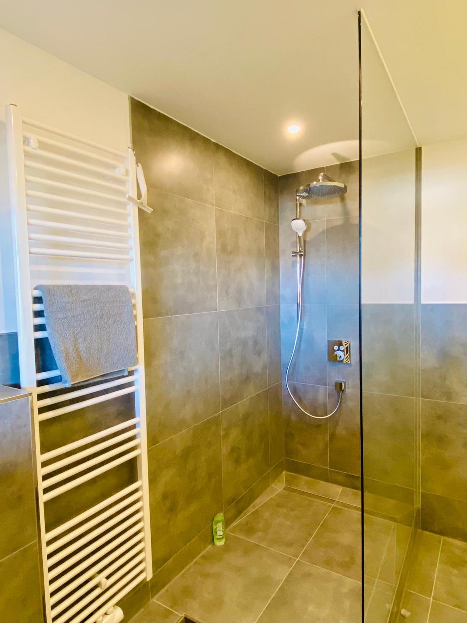 Traumhafte 115 Qm Ferienwohnung Am Steinhuder Meer, Ruhig, Komfortabel, Loggia, Parkplatz, Wifi Wunstorf Buitenkant foto